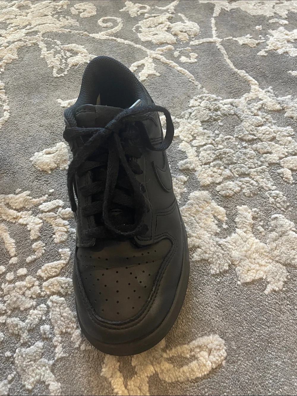 Boy's Nike Black Low-Top Sneakers